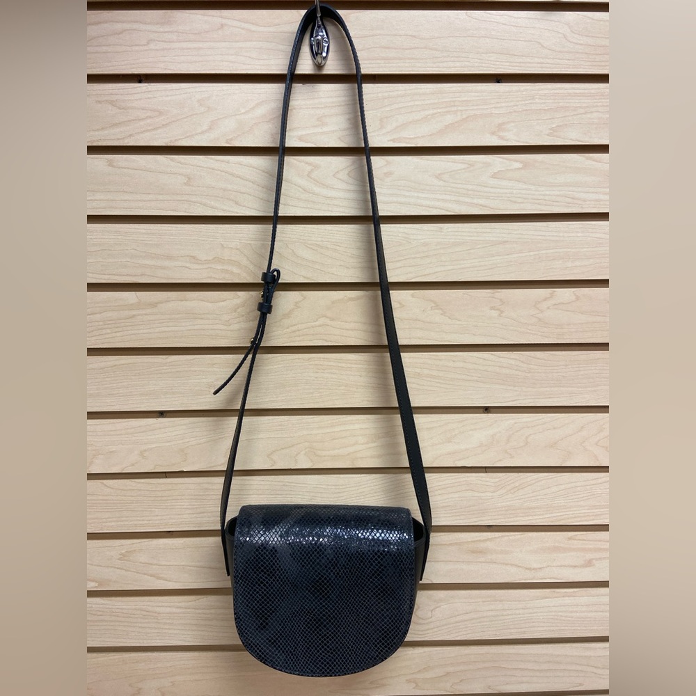 A BELLUCCI WOMEN SNAKE SKIN OVER THE SHOULDER HANDBAG MADE IN ITALY MSRP $259.00